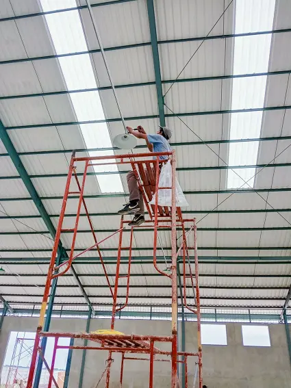 Pasang lampu industri